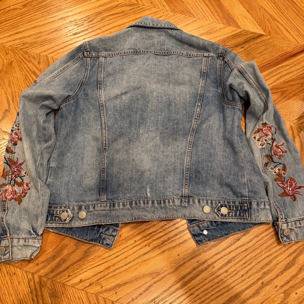 Lucky Brand Floral Embroidered Denim Jacket – Size M - Picture 3 of 4
